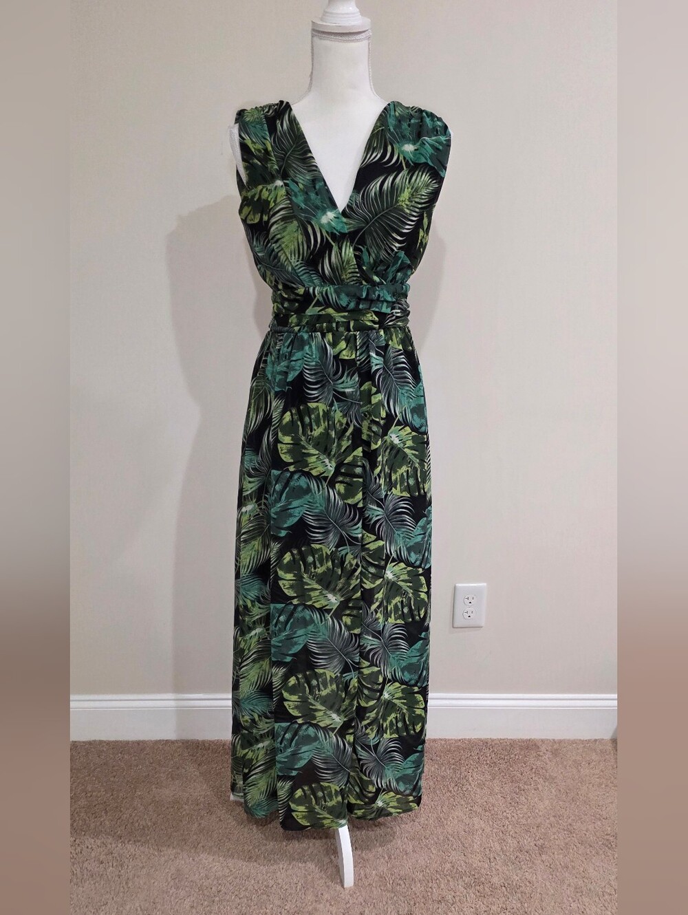 New York & Company Green Tropical Leaf Dress
